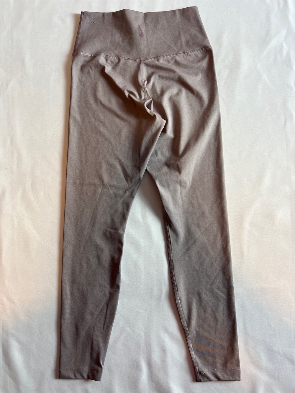 Nike High-Rise Leggings in beautiful taupe color Very Flattering fit Women’s Med